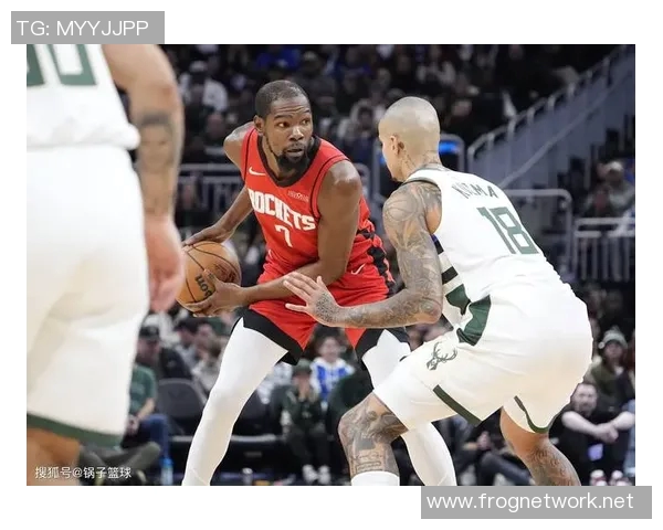 火箭胜雄鹿！杜兰特32分8篮板独木难支，伤病困扰与防守漏洞浮现，探花秀史密斯关键表现救主